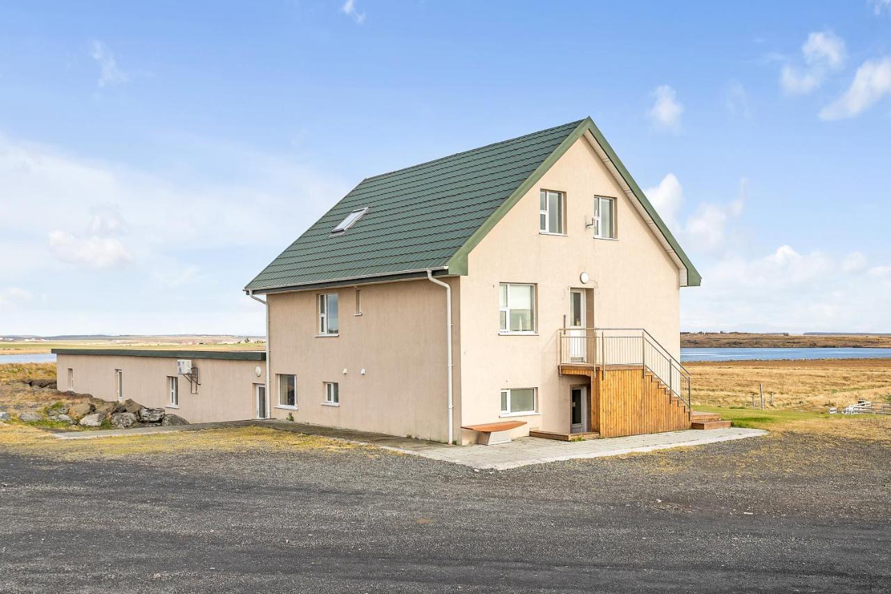 Guesthouse Vatnsholt Bagian luar foto