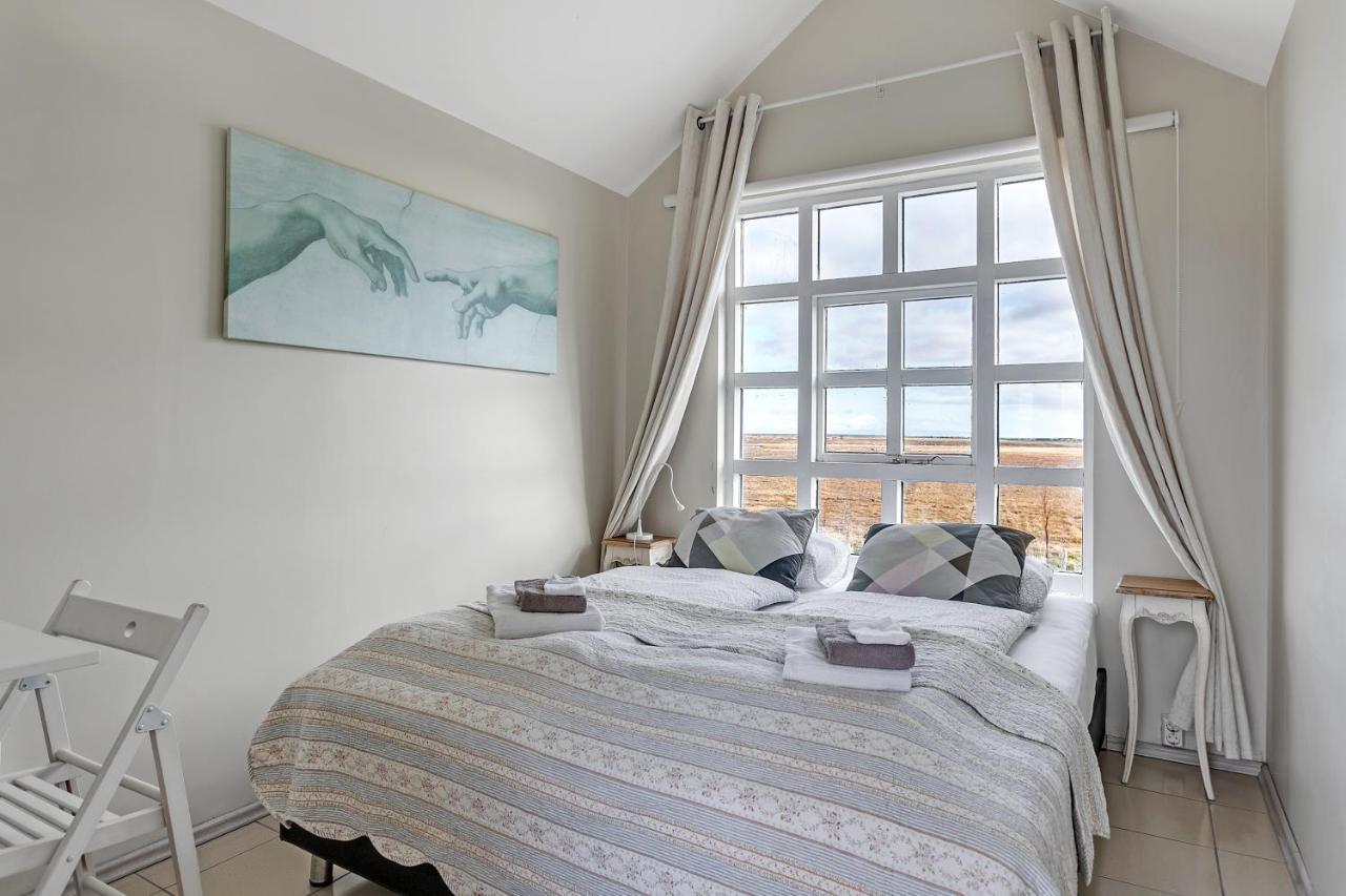 Guesthouse Vatnsholt Bagian luar foto