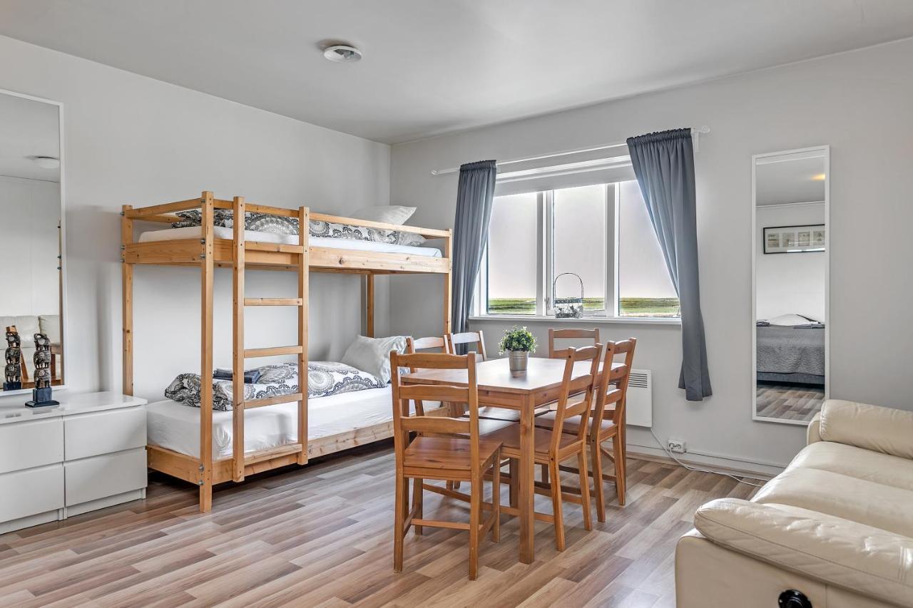 Guesthouse Vatnsholt Bagian luar foto