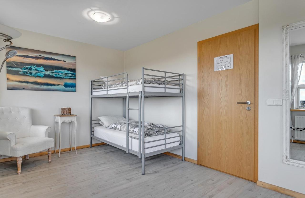 Guesthouse Vatnsholt Bagian luar foto