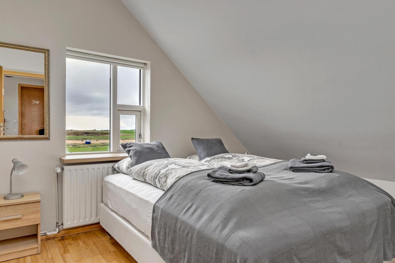 Guesthouse Vatnsholt Bagian luar foto