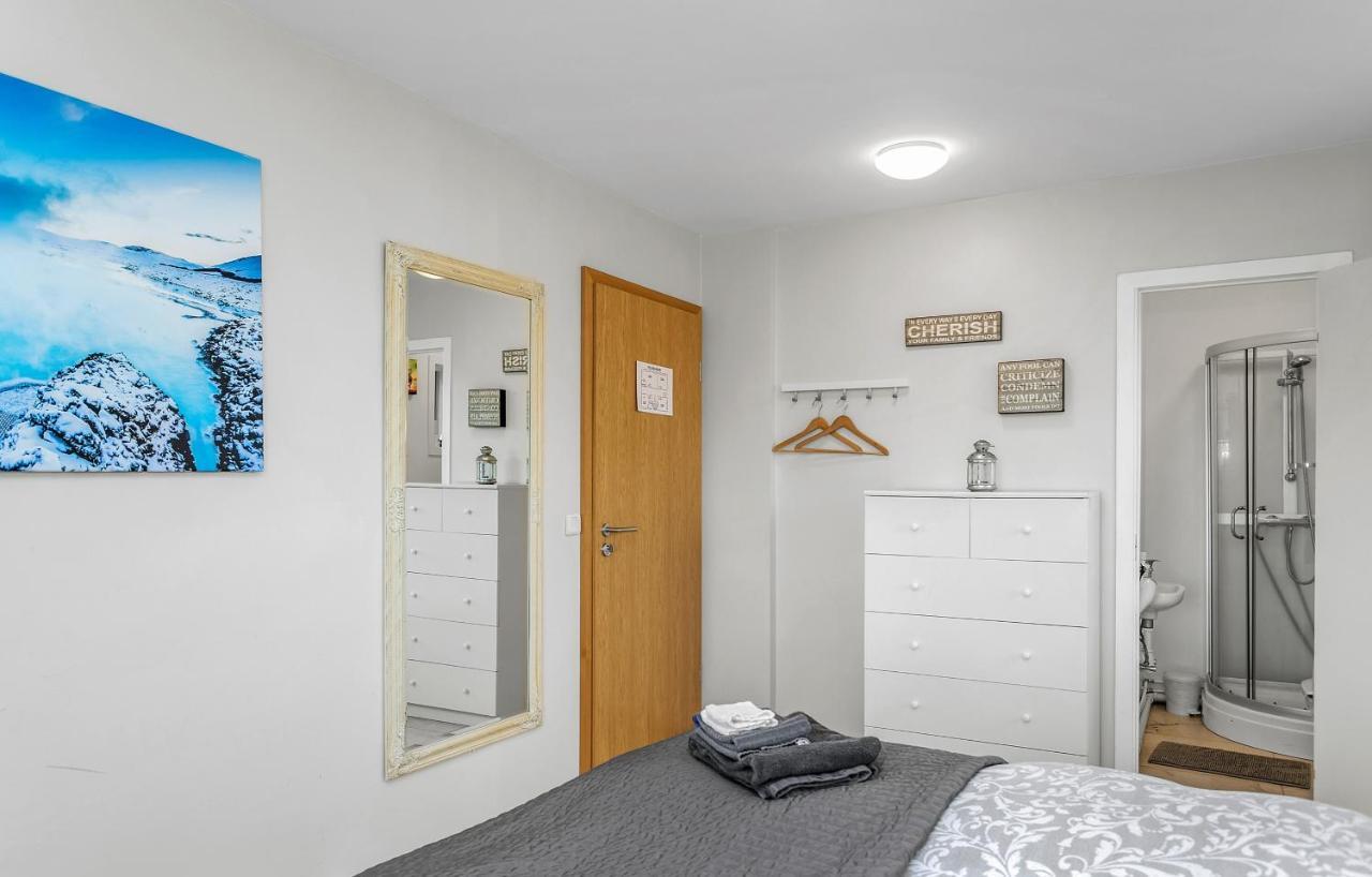 Guesthouse Vatnsholt Bagian luar foto