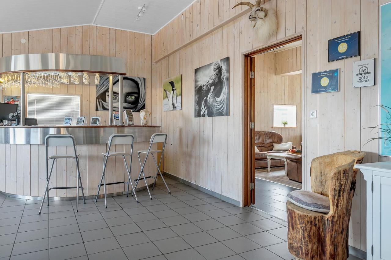 Guesthouse Vatnsholt Bagian luar foto