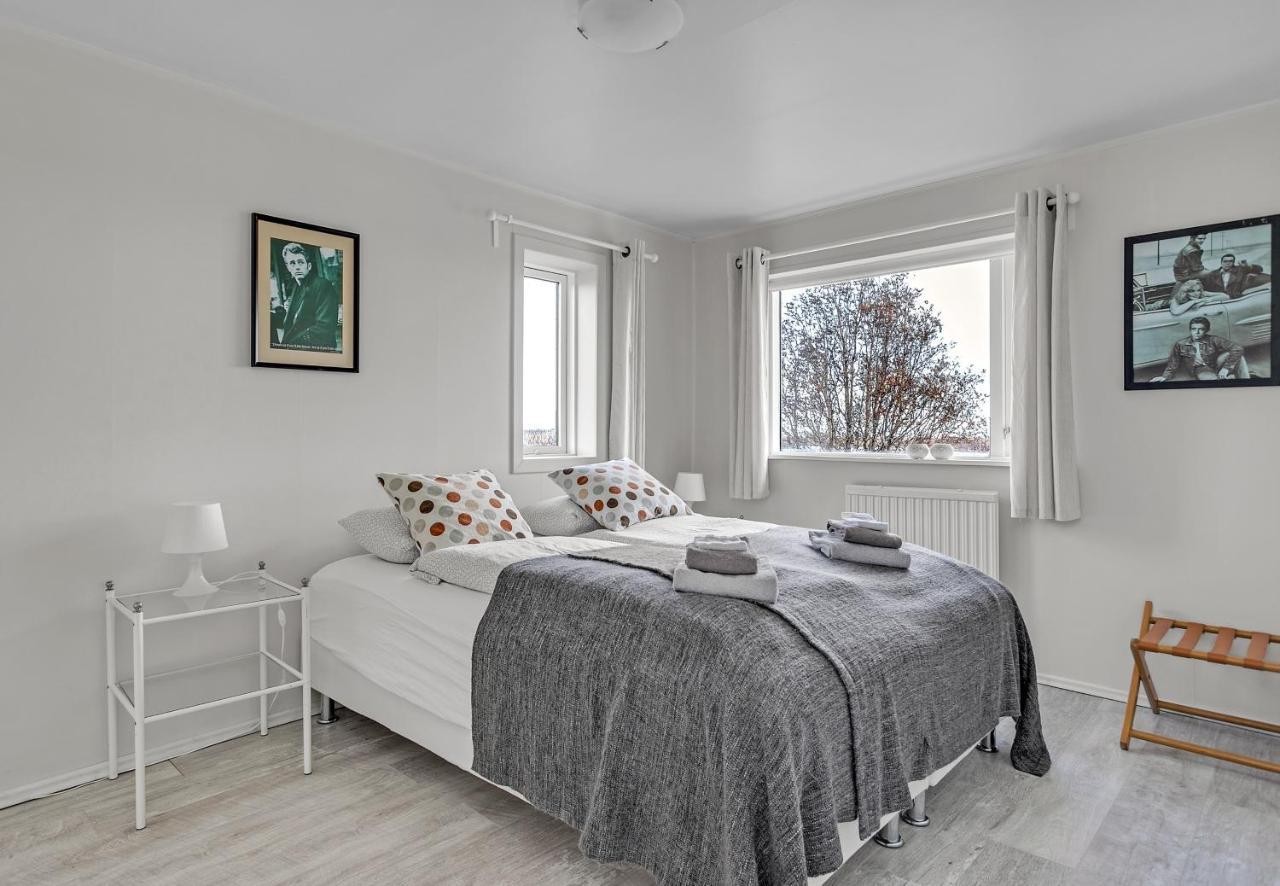 Guesthouse Vatnsholt Bagian luar foto