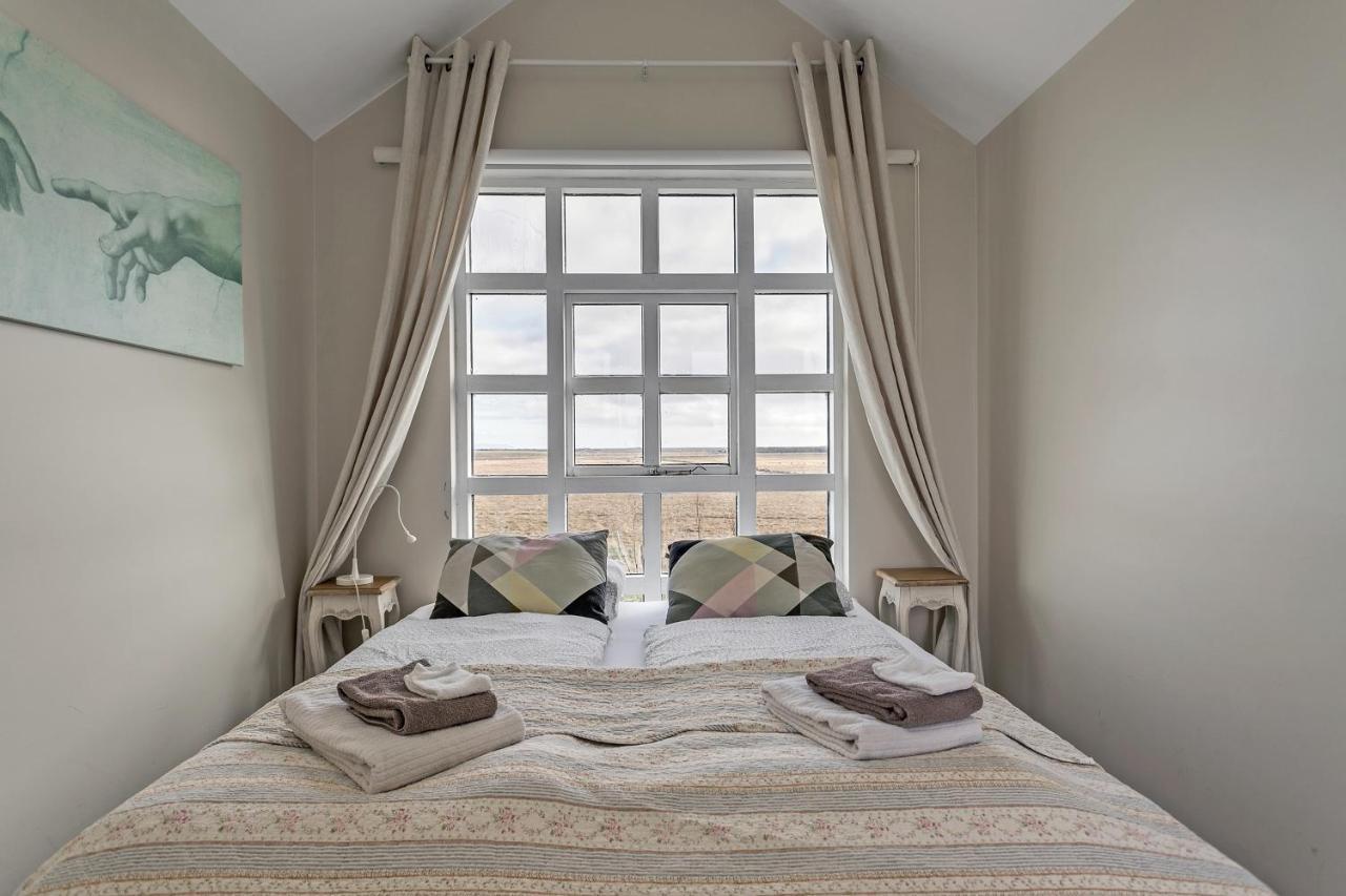 Guesthouse Vatnsholt Bagian luar foto