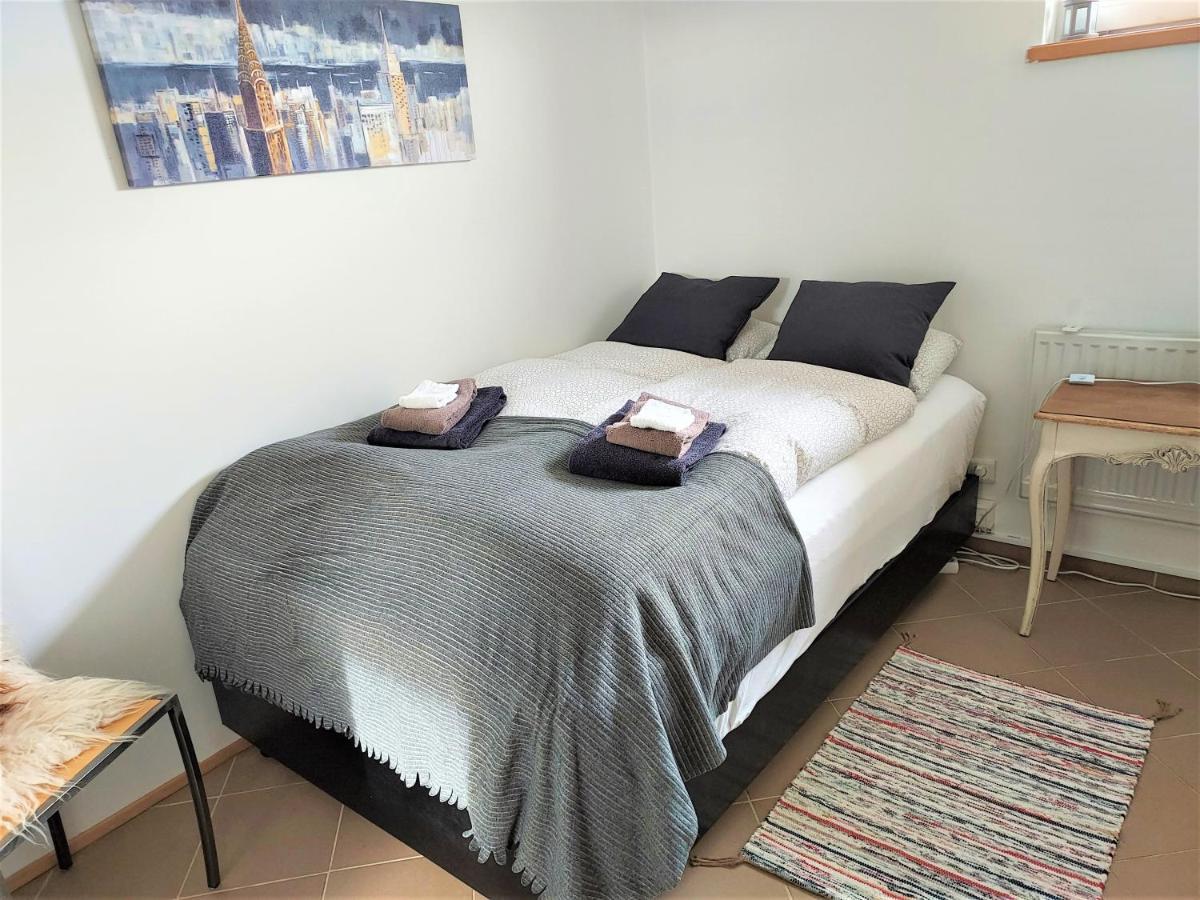Guesthouse Vatnsholt Bagian luar foto