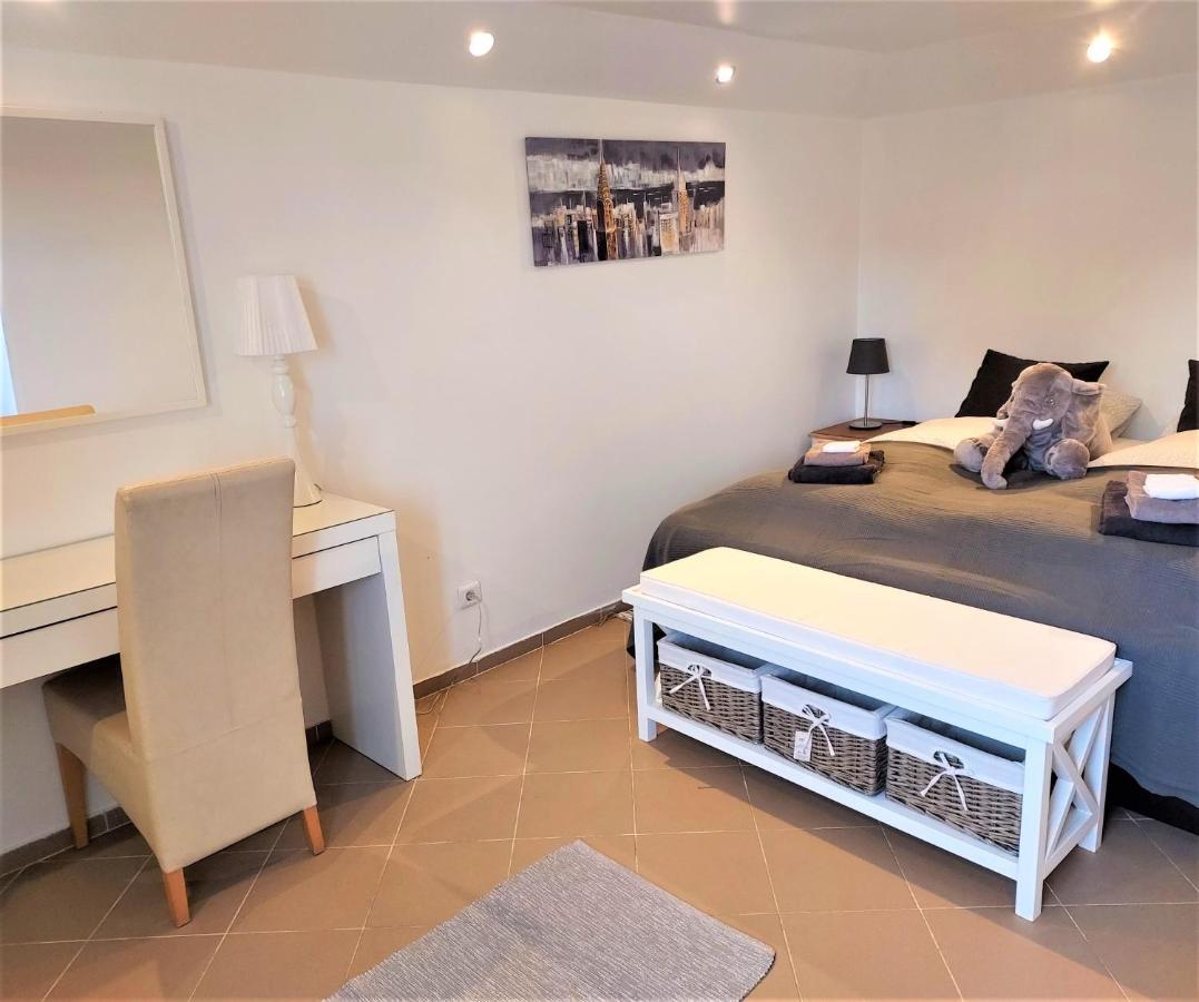 Guesthouse Vatnsholt Bagian luar foto